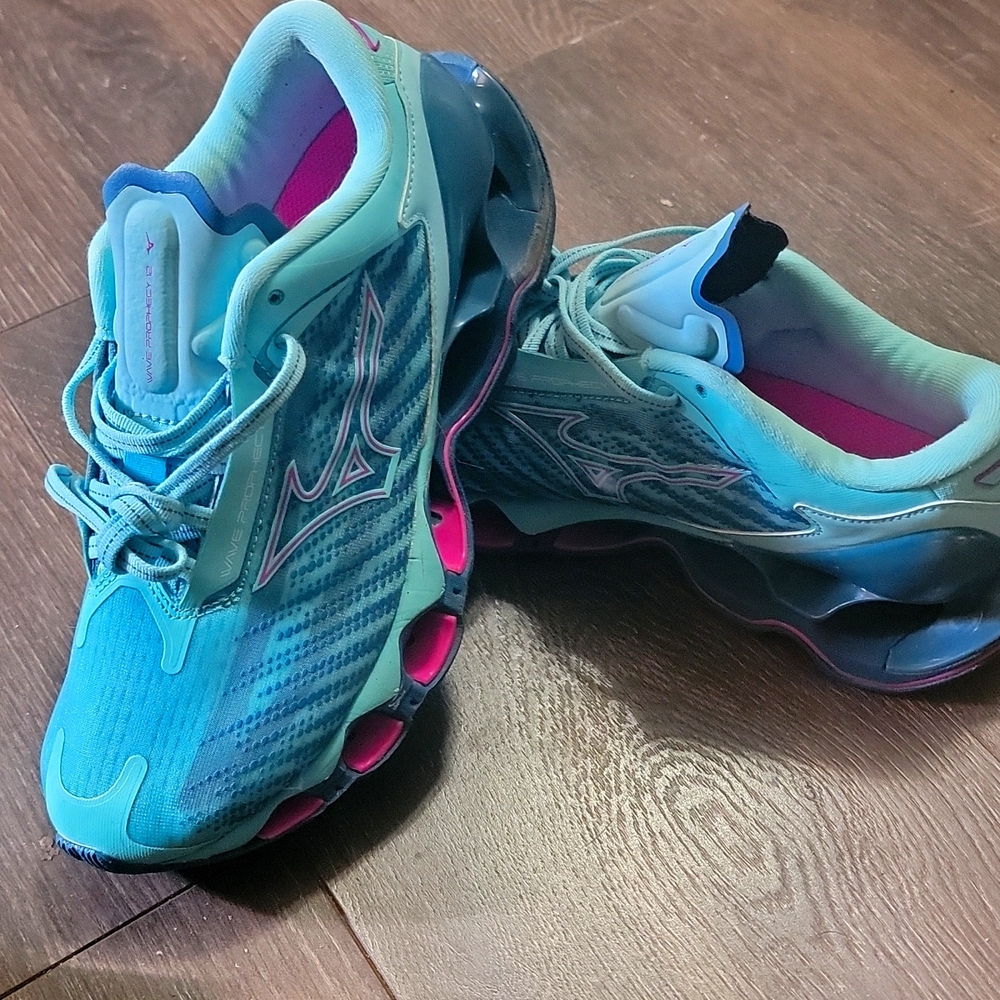 Mizuno Wave prophecy 12 $249 Size 7.5 ( 6.0- 6.5 )